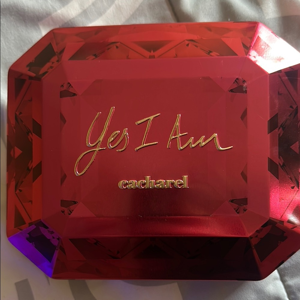 Cacharel 'Yes I Am' Red Perfume Box